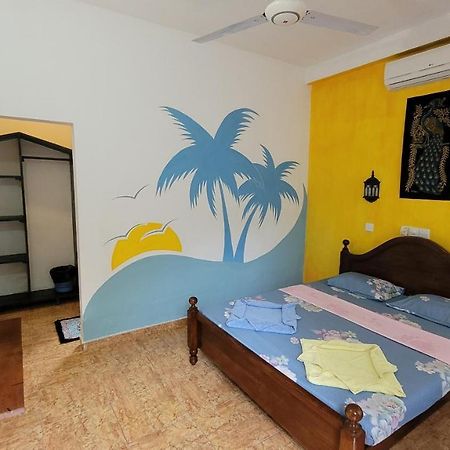 Malika'S Yellow House Hikkaduwa Exterior photo