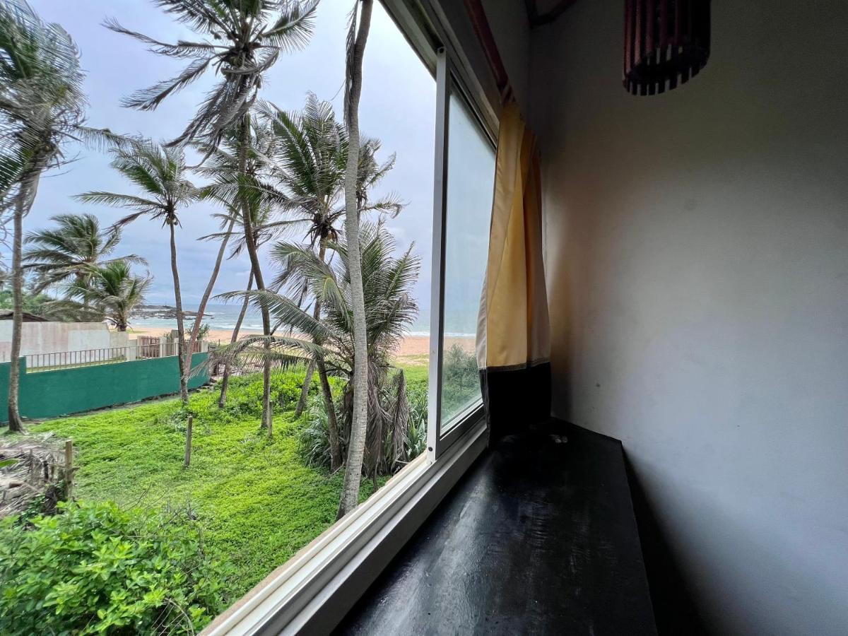 Malika'S Yellow House Hikkaduwa Exterior photo