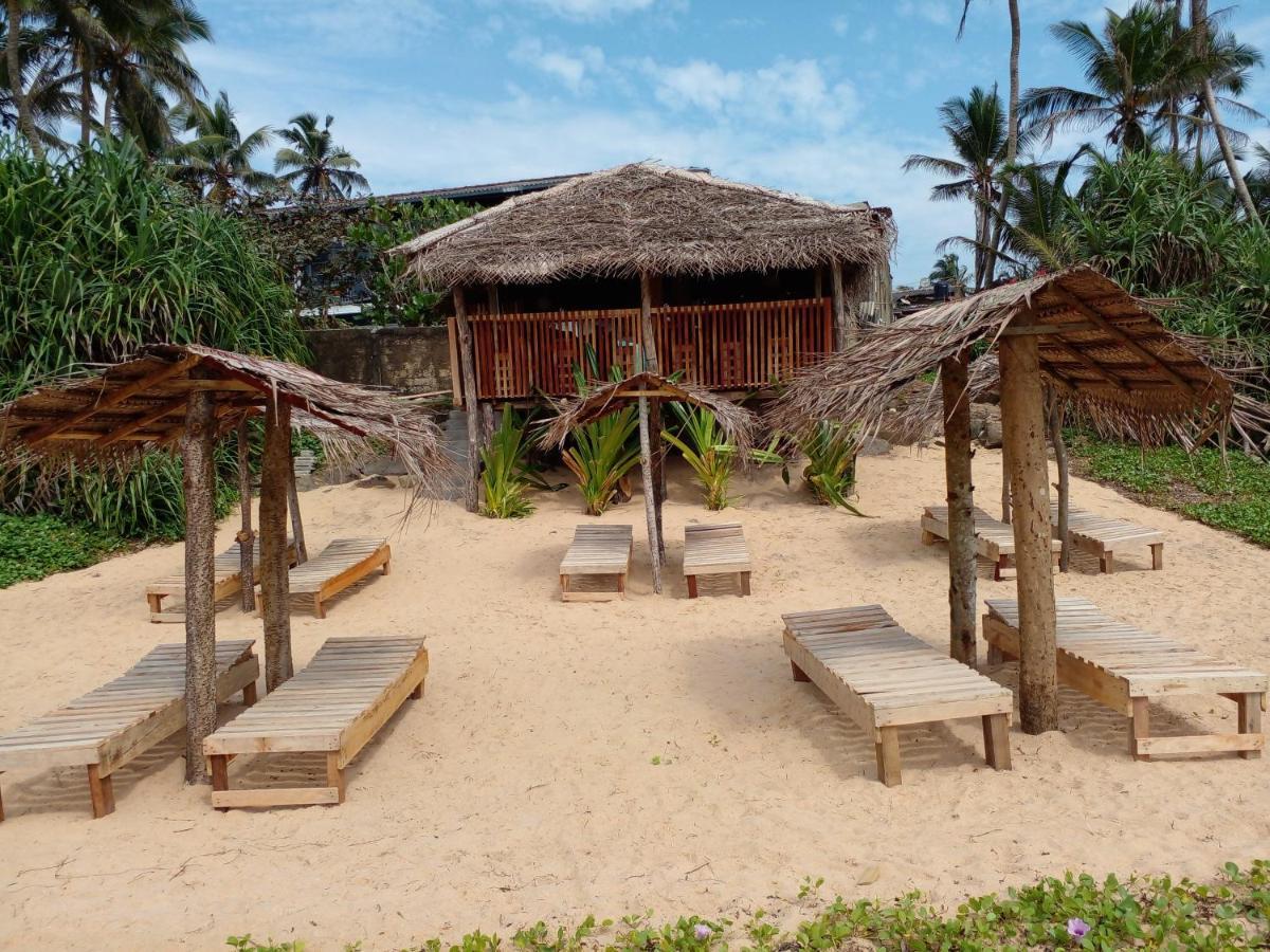 Malika'S Yellow House Hikkaduwa Exterior photo