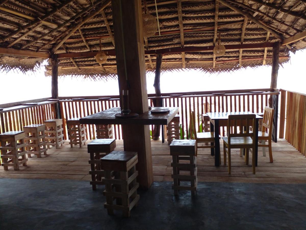Malika'S Yellow House Hikkaduwa Exterior photo